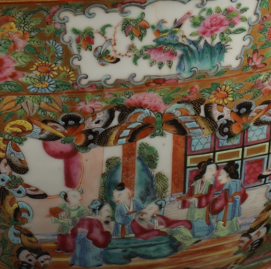 圖為清光緒廣彩描金開(kāi)光花鳥(niǎo)人物紋潘趣大碗細(xì)節(jié)圖。（來(lái)源：廣州十三行博物館）